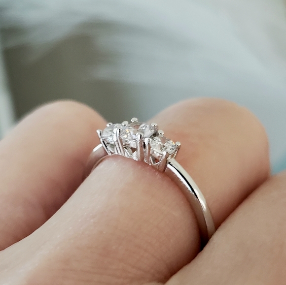 NEW Sterling Silver Round 3 Stone 5A CZ Diamond Ring - Picture 5 of 13